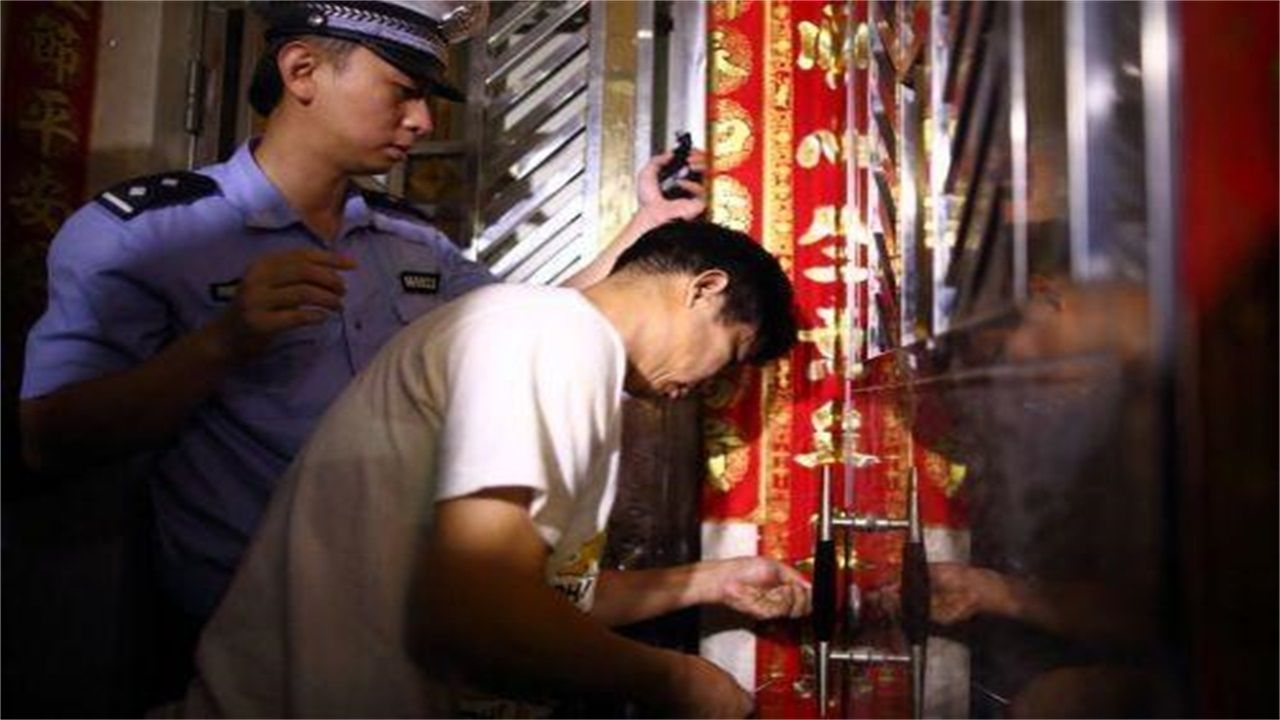 請(qǐng)開(kāi)鎖師傅開(kāi)了鎖后，師傅為什么一般都不進(jìn)門(mén)，就算主人請(qǐng)也不進(jìn)去？